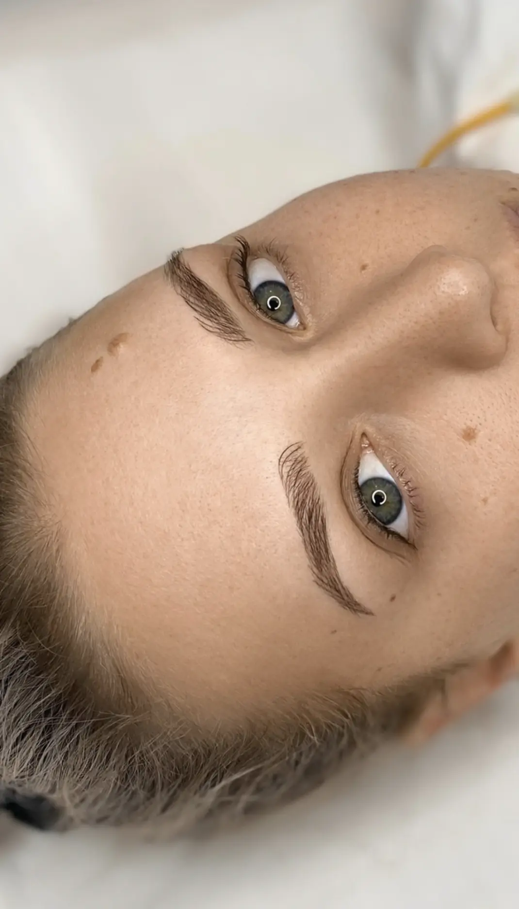 microblading eyebrows